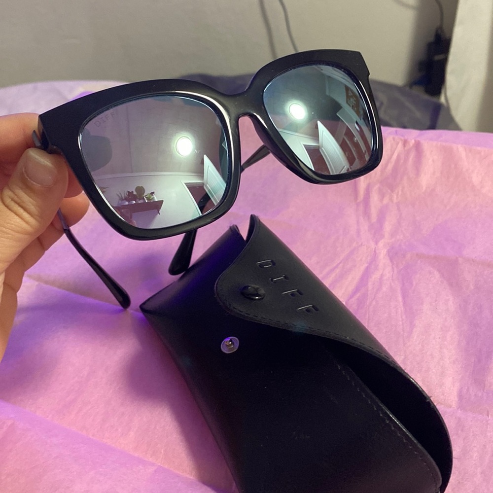 DIFF Bella Glossy Black Sunglasses